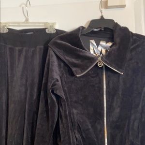 Black velouur Michael kors set